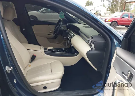 2021 Mercedes-Benz A 220 z USA, uszkodzony, nr VIN W1K3G4EB8MJ287913